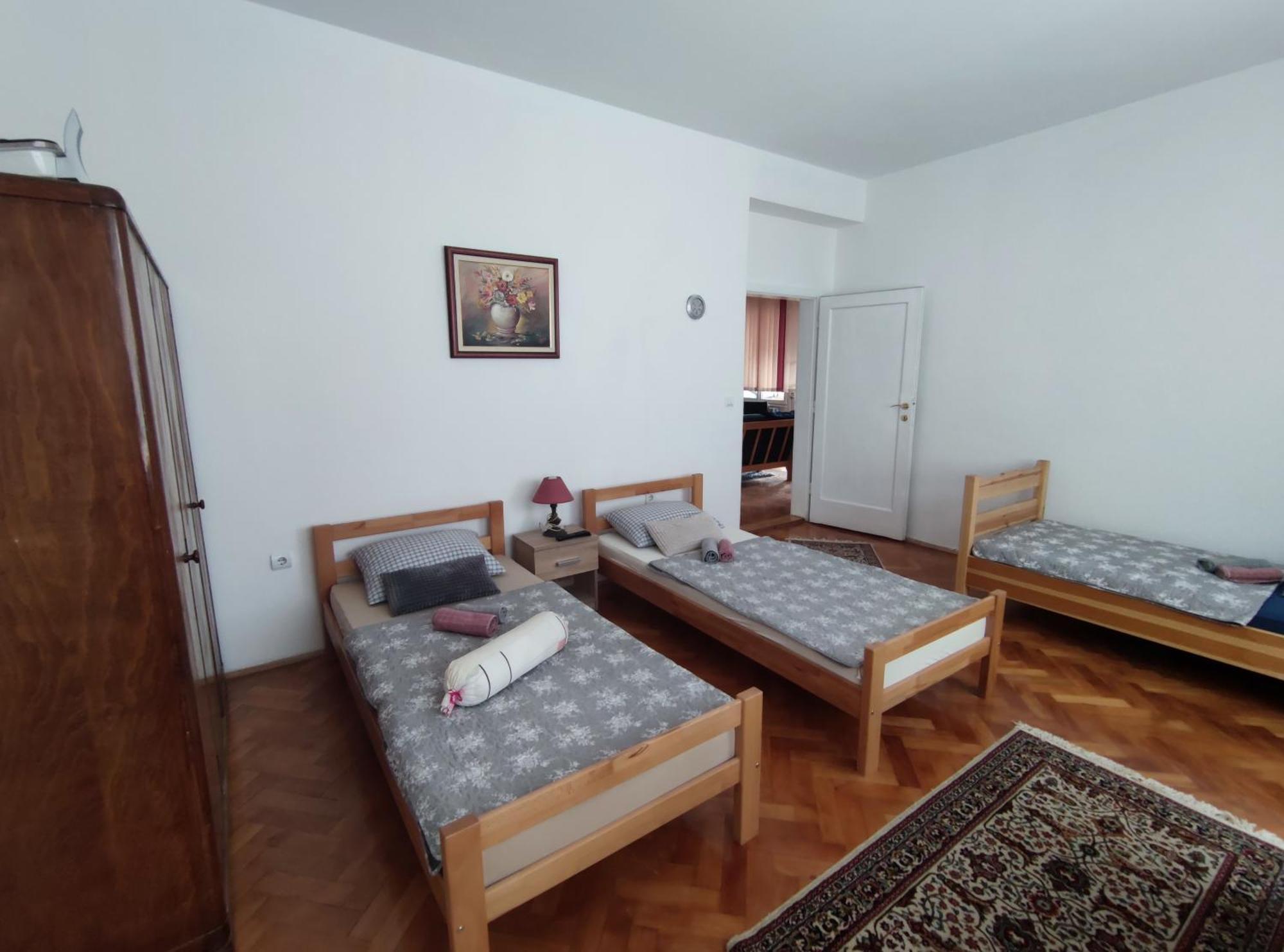 Appartement Trosoban Stan U Zenici à Zenica Extérieur photo