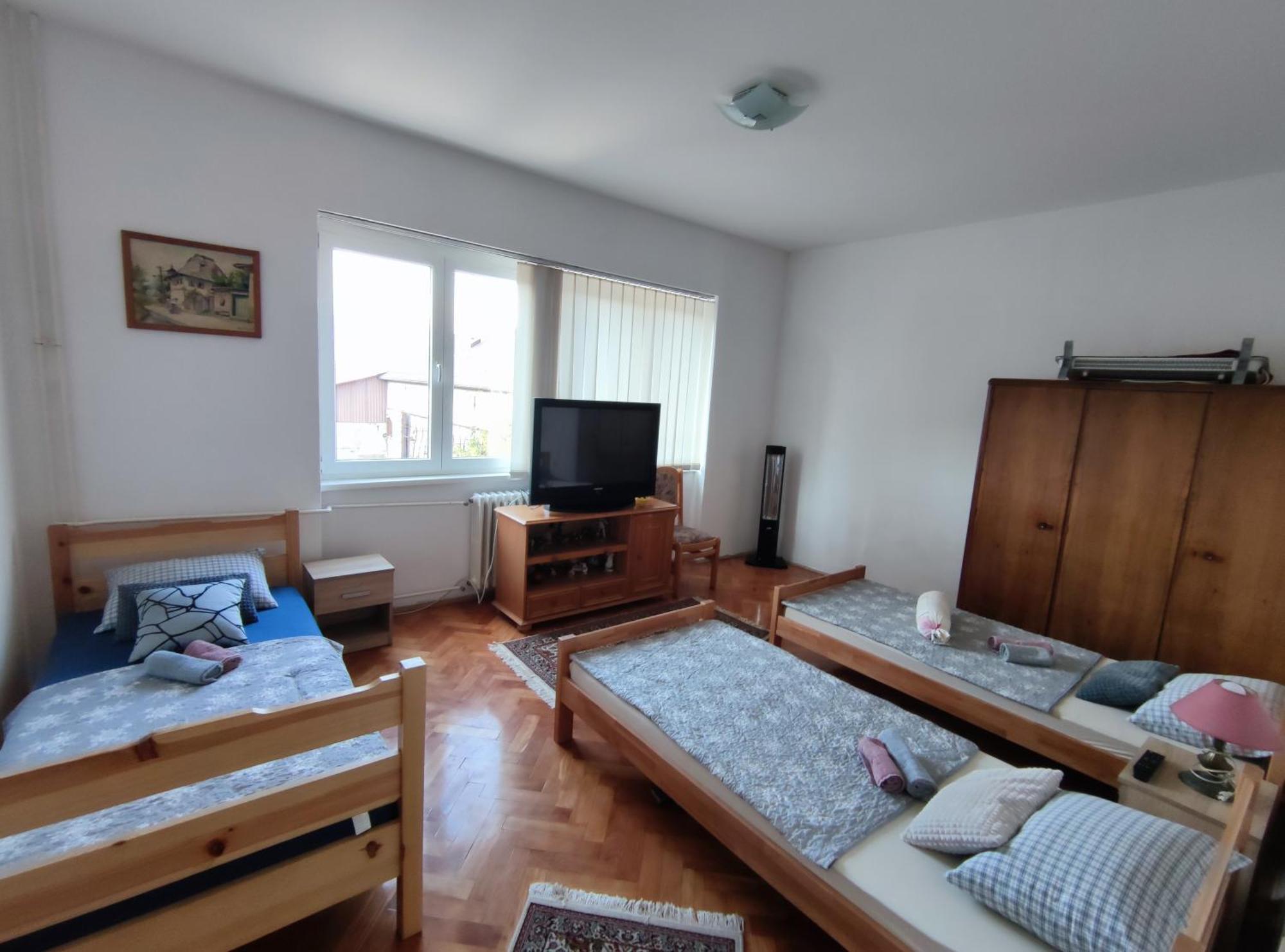 Appartement Trosoban Stan U Zenici à Zenica Extérieur photo
