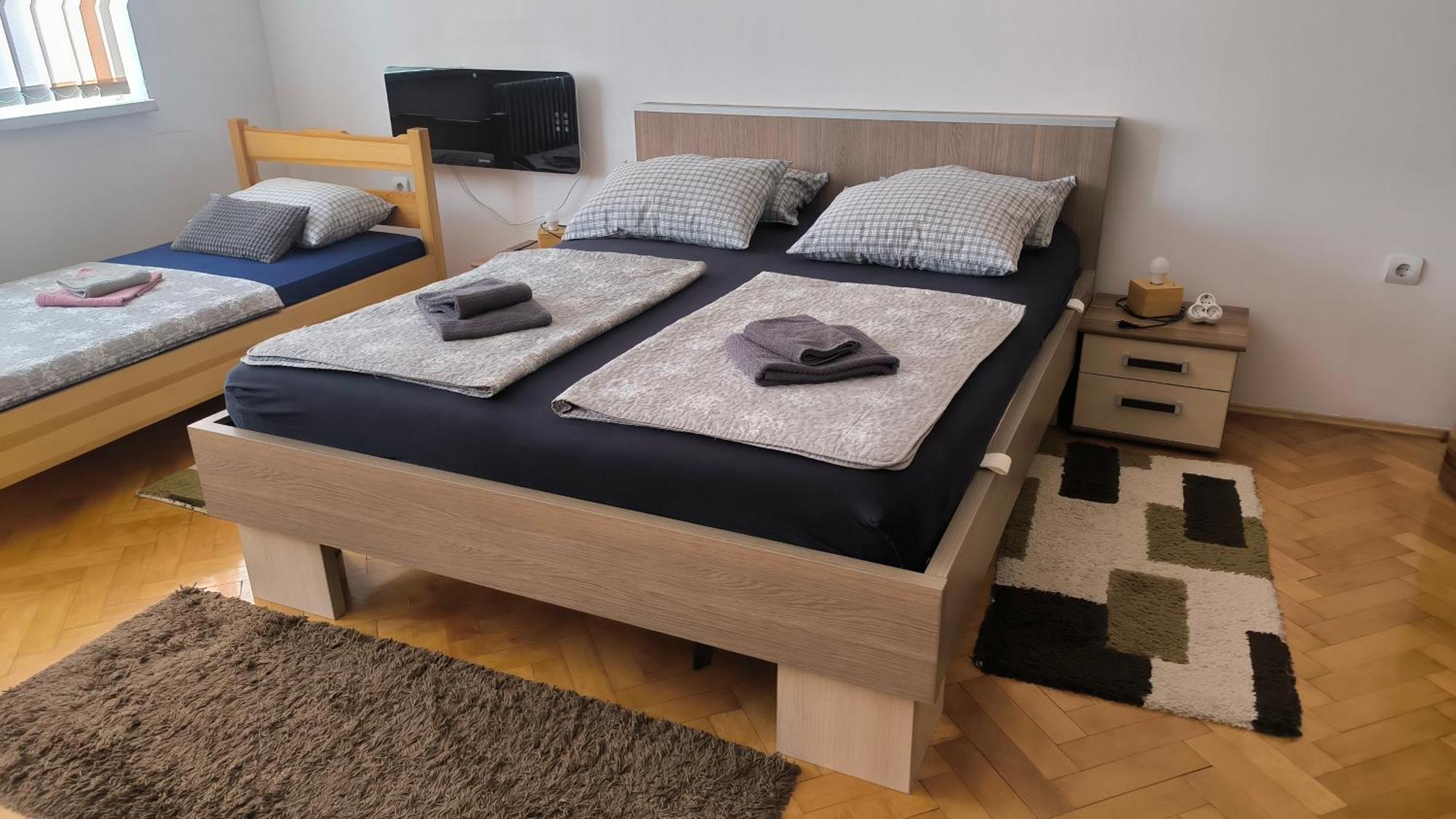 Appartement Trosoban Stan U Zenici à Zenica Extérieur photo