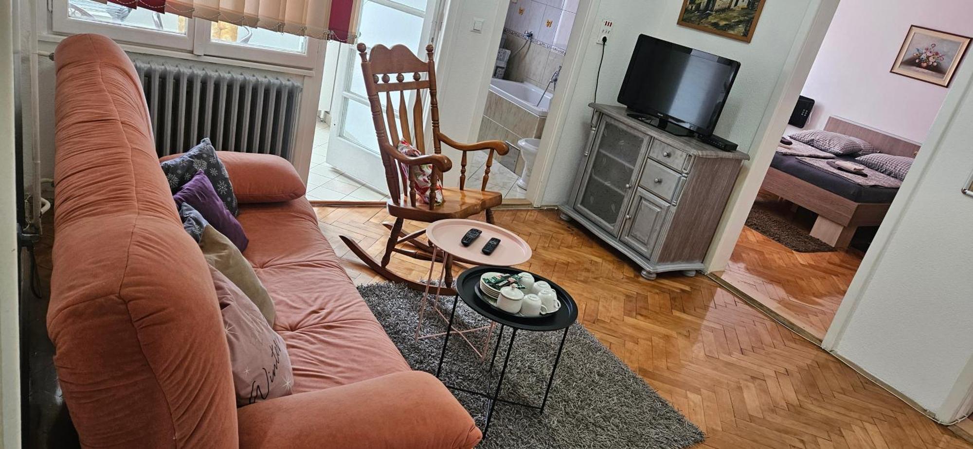 Appartement Trosoban Stan U Zenici à Zenica Extérieur photo
