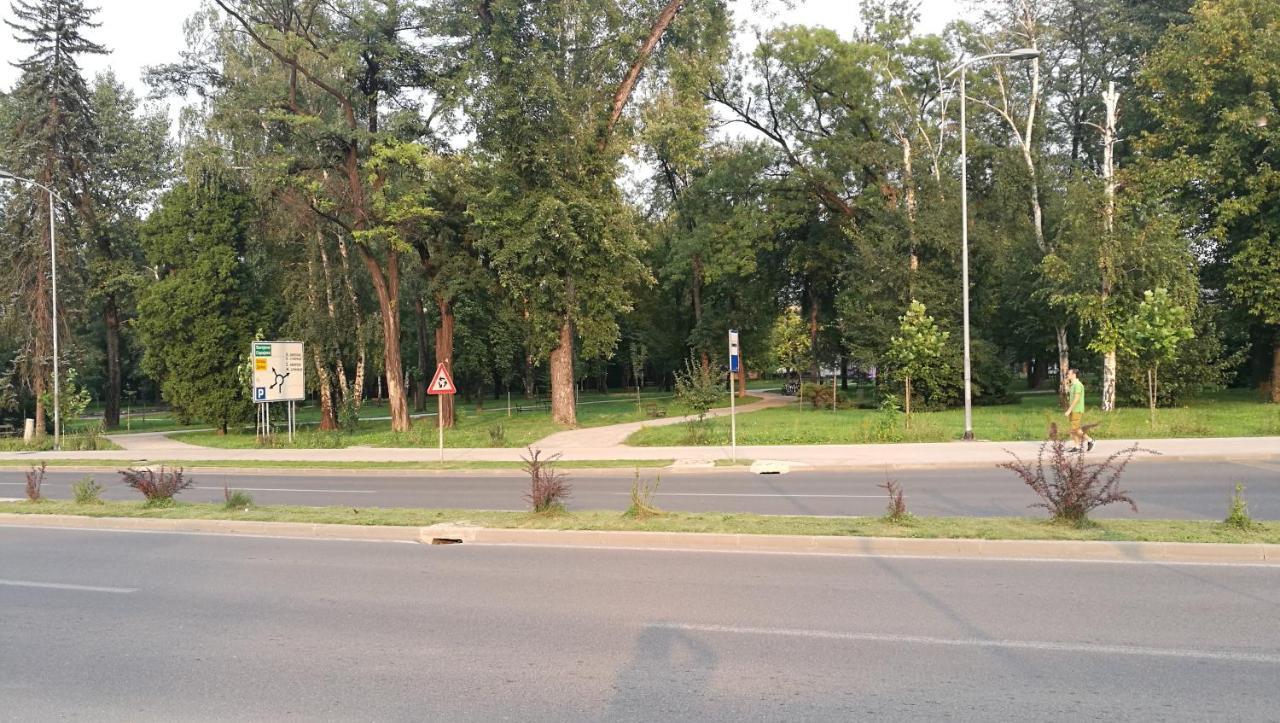 Appartement Trosoban Stan U Zenici à Zenica Extérieur photo