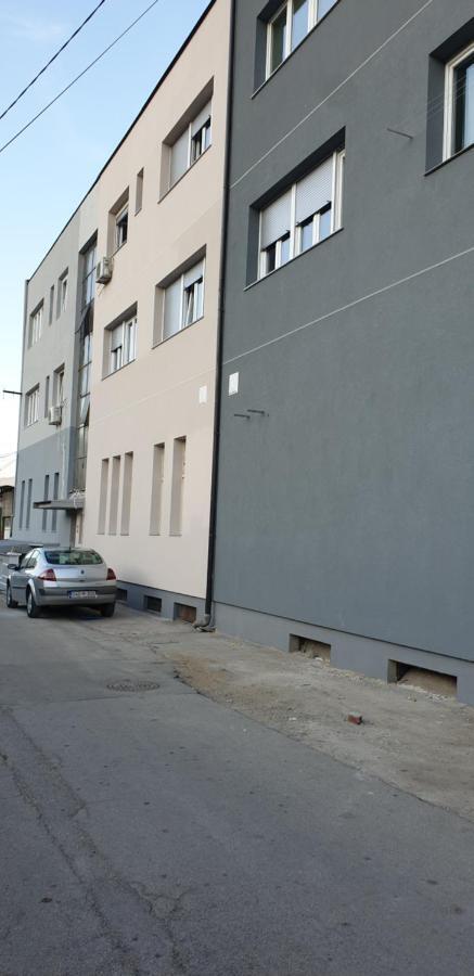 Appartement Trosoban Stan U Zenici à Zenica Extérieur photo